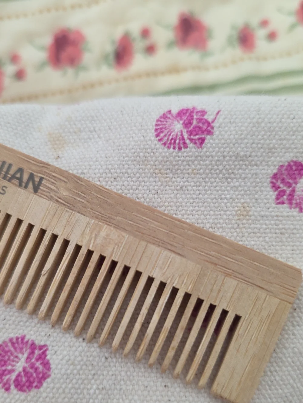Hawaiian Airlines x Sig Zane 2016 Amenity Kit Complete Bamboo Comb 10 Pc Set